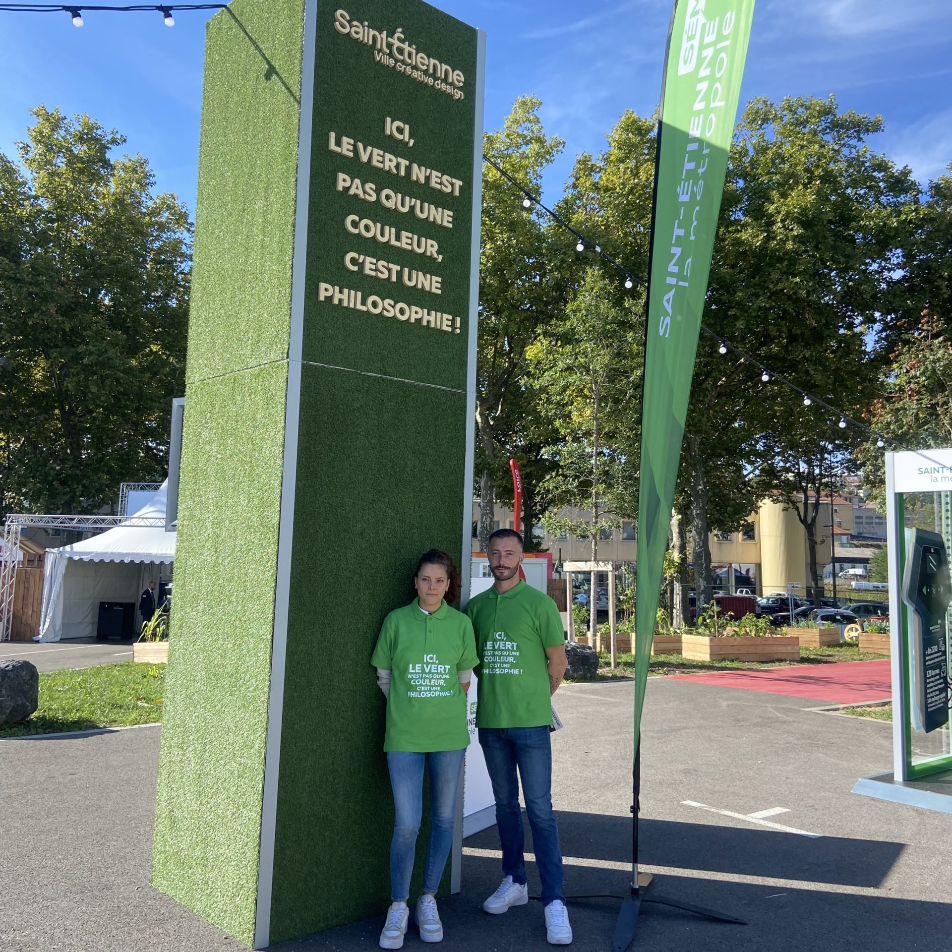 Thomas et Suzon, nos hôtes en charge sur le stand de Saint Etienne Métropole