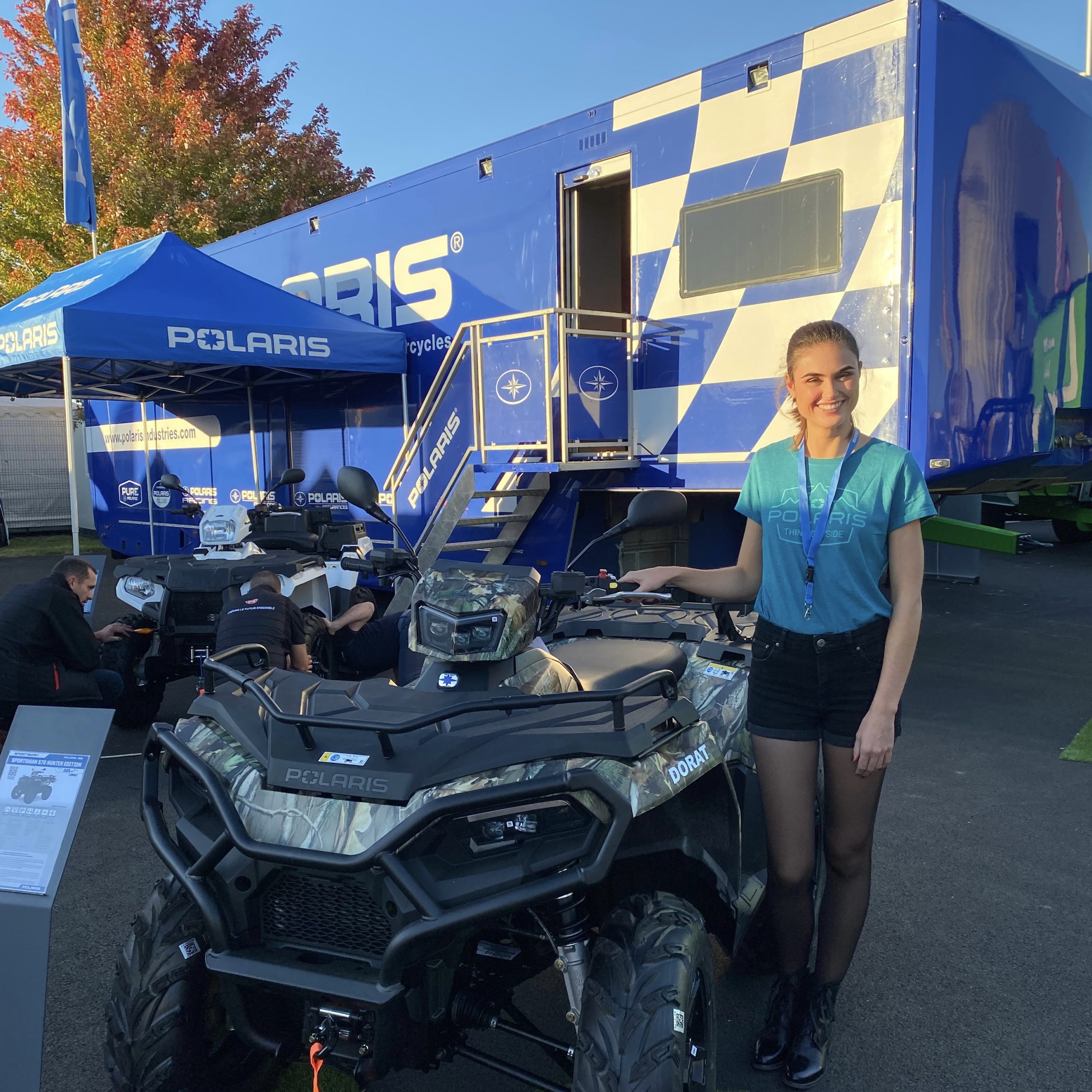 Amandine sur le stand Polaris