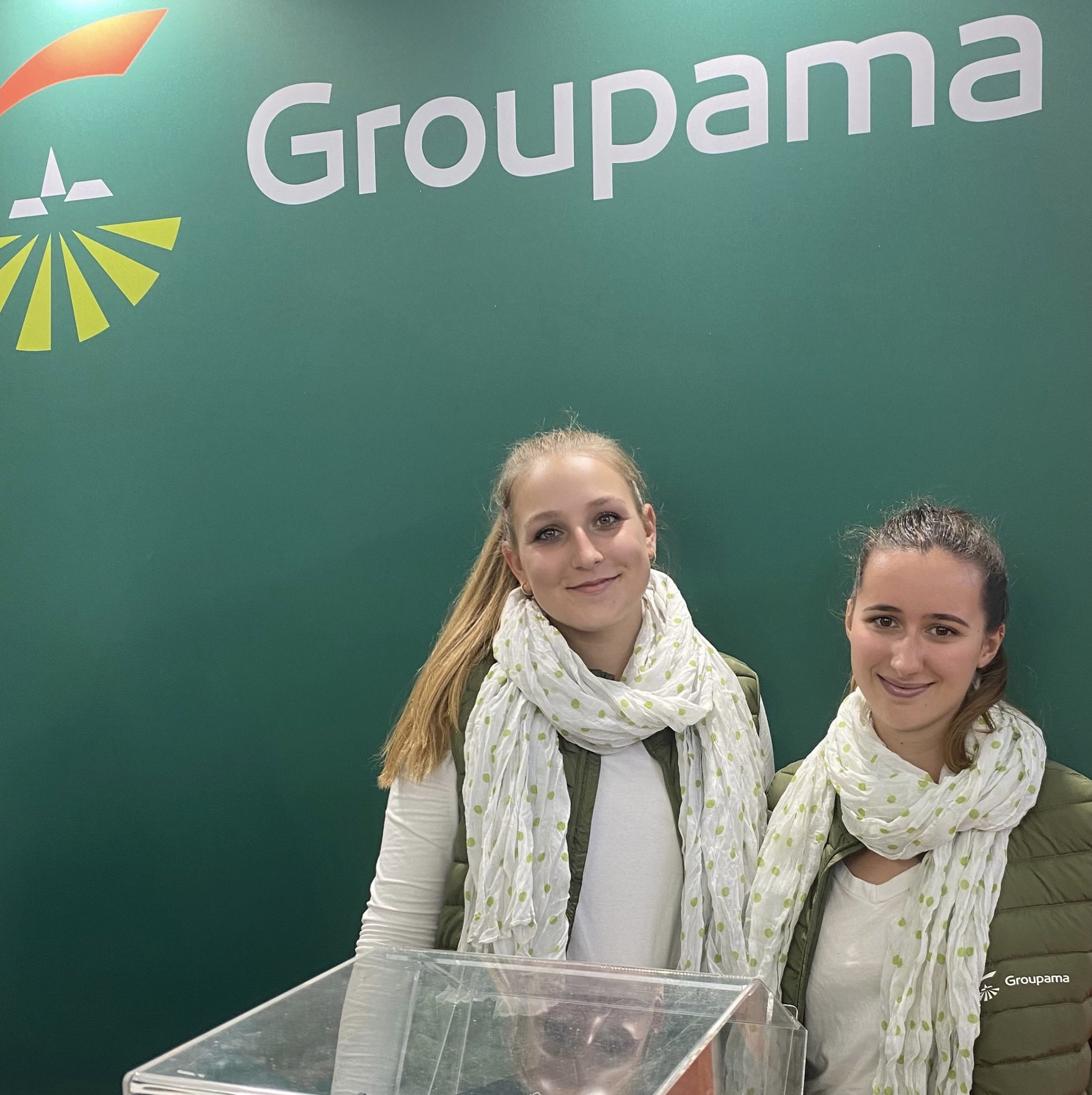 Nos hotesses sur le stand Groupama