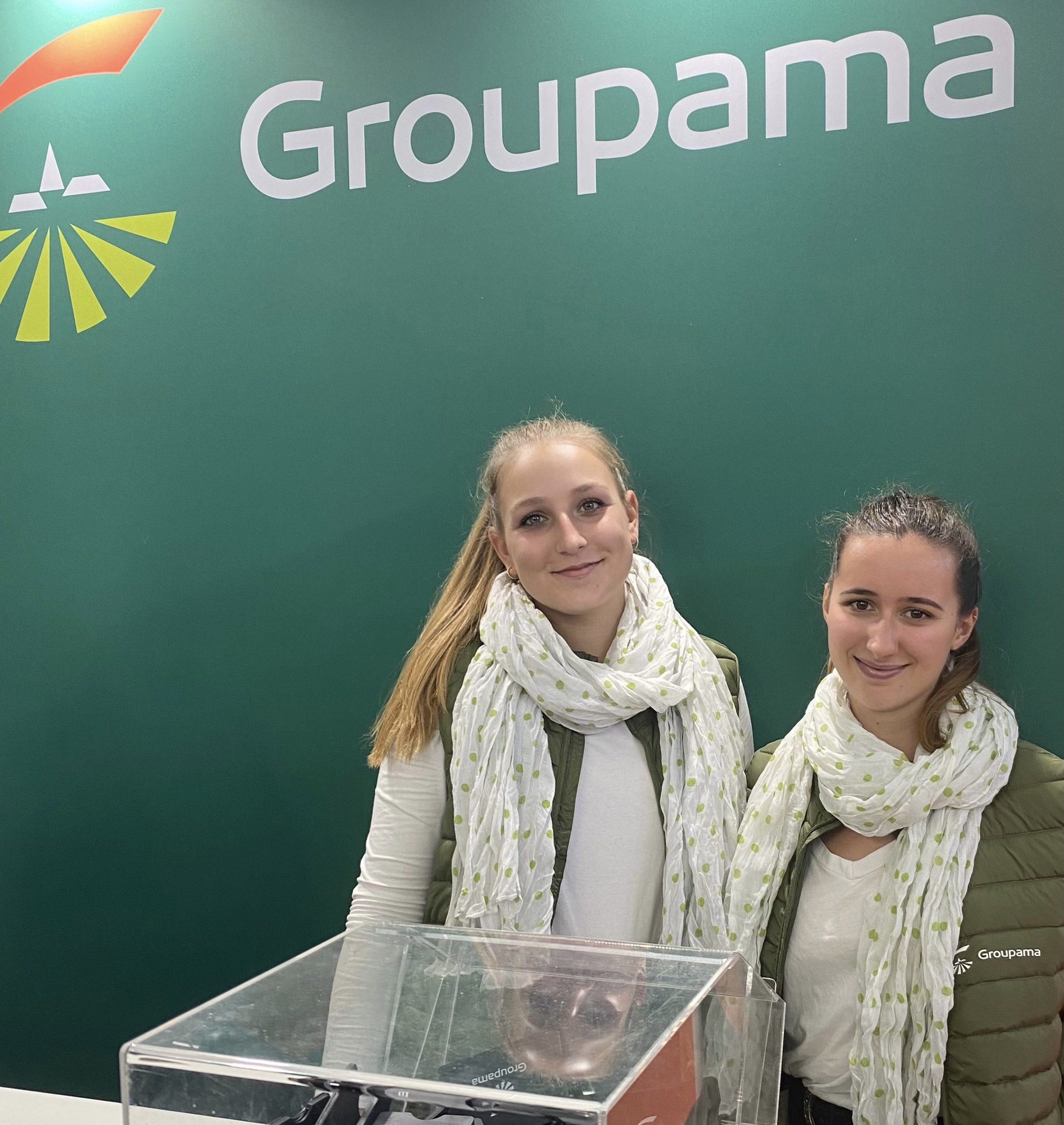 Nos hotesses sur le stand Groupama