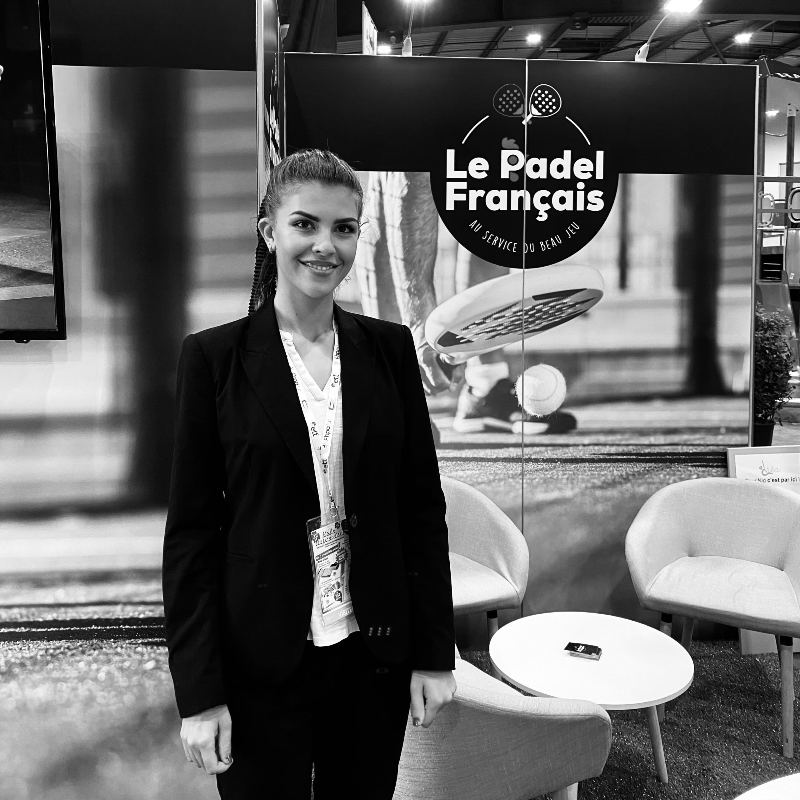 Notre hôtesse sur le stand Le padel Français