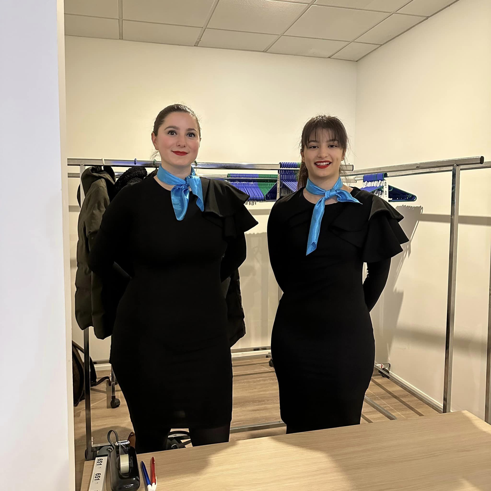 Kayanée et Débora en charge du vestiaire