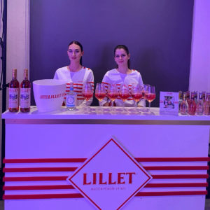 Présence de deux hôtesses sur l'événement organisé par Lillet 