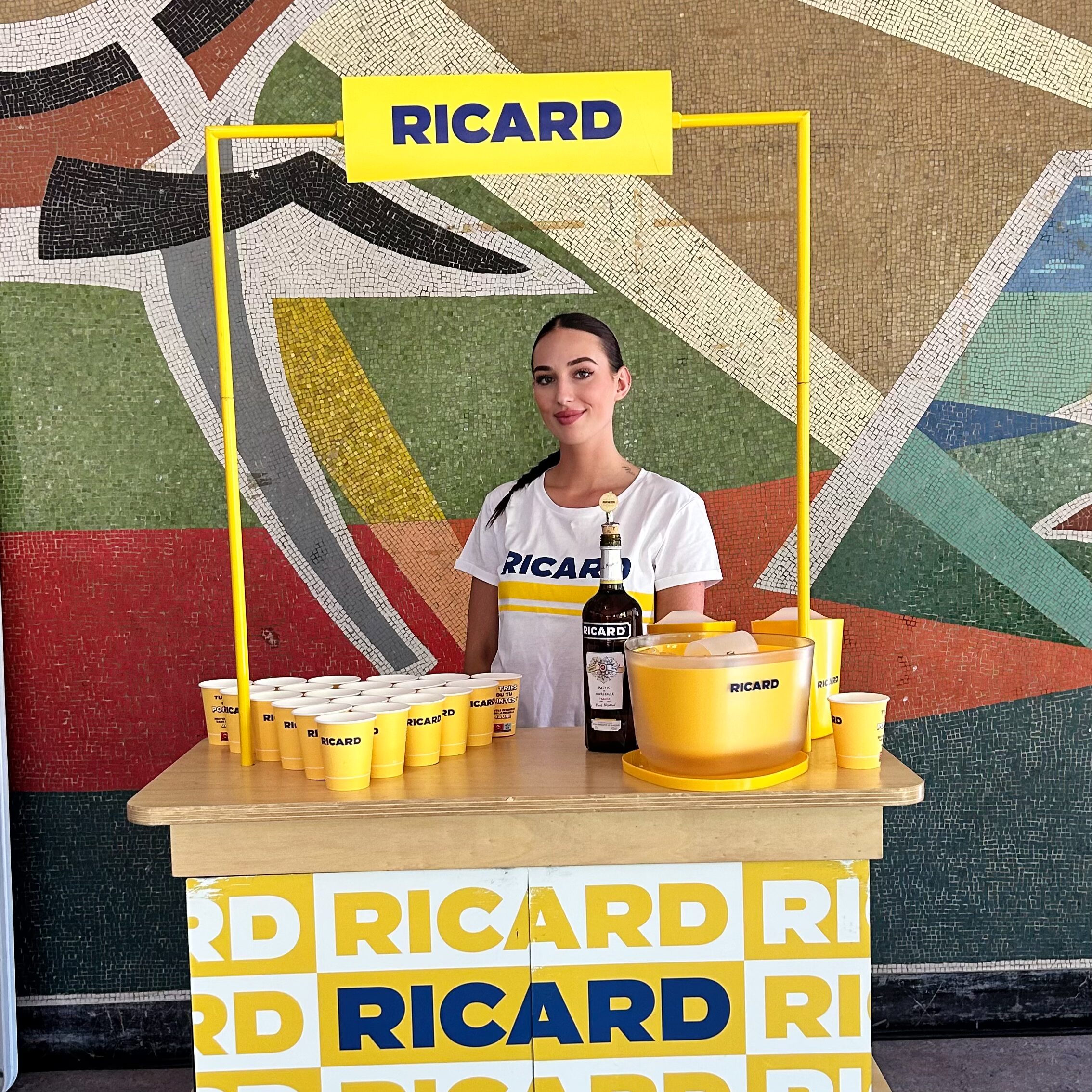 Service de Ricard lors de l’animation événementielle au NRJ Music Tour à Lyon