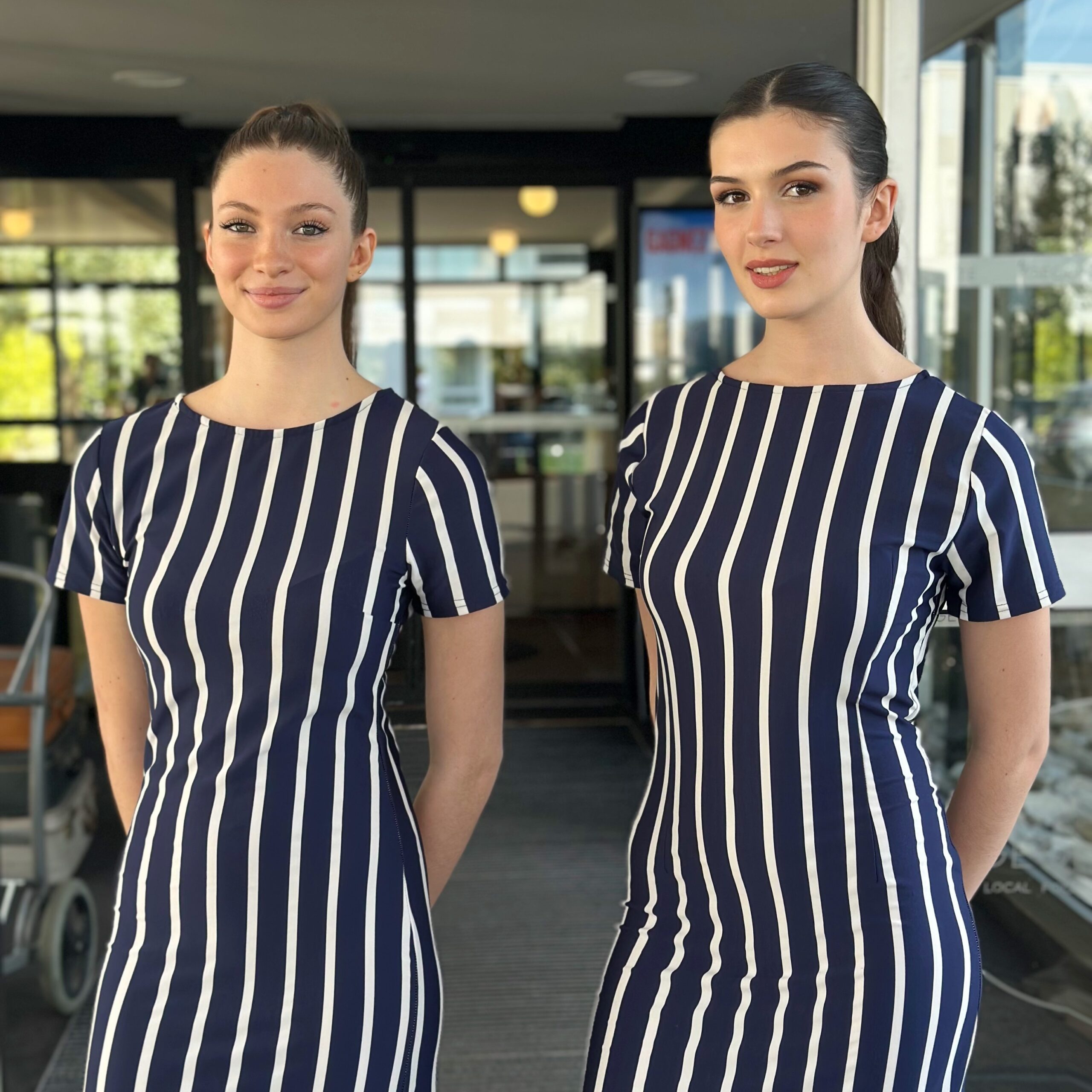 Hôtesses Crown Agency en poste pour l’accueil invité à l’inauguration de la terrasse du Best Western By Georgette à Andrézieux-Bouthéon.