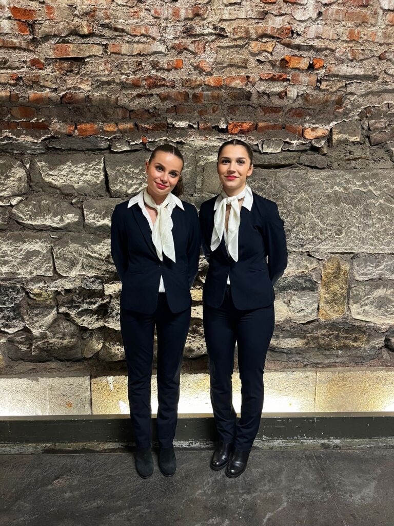 Accueil événementiel musée, hôtesse soirée, vestiaire invités, événement entreprise