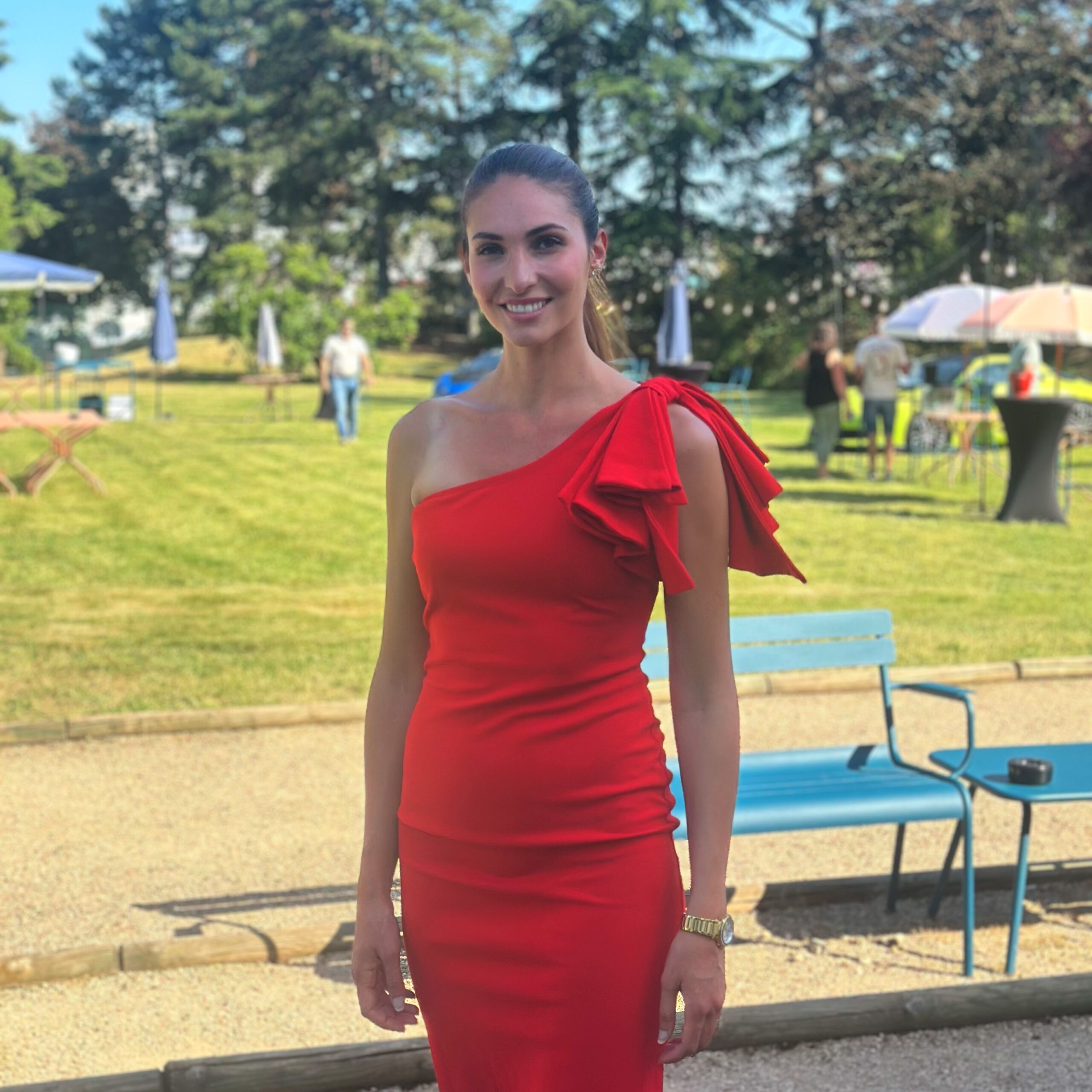 agence-hotesses-hotes-crown-agency-les-foreziales-saison-culturelleagence-hotesses-crown-agency-clos-numero3-by-georgette-andrezieux-boutheon