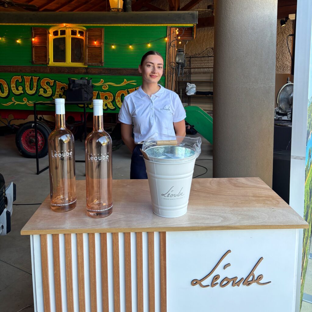 agence-hotesses-crown-agency-degustation-vins-champagne-soiree-top-500-abbaye-paul-bocuse