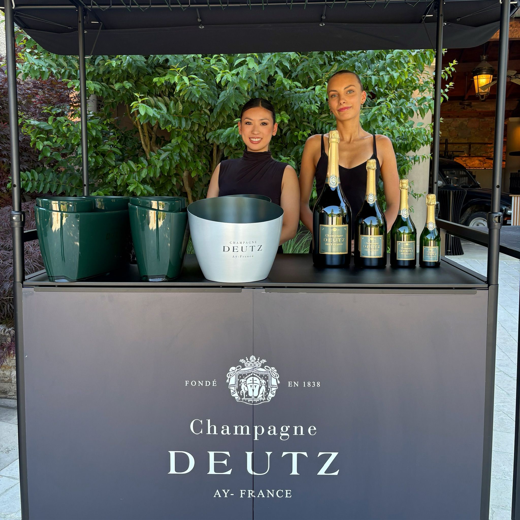 agence-hotesses-crown-agency-degustation-vins-champagne-soiree-top-500-abbaye-paul-bocuse